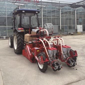 4 row pneumatic carrot seeder1