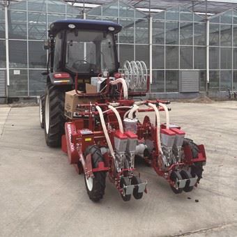 4 row pneumatic carrot seeder4